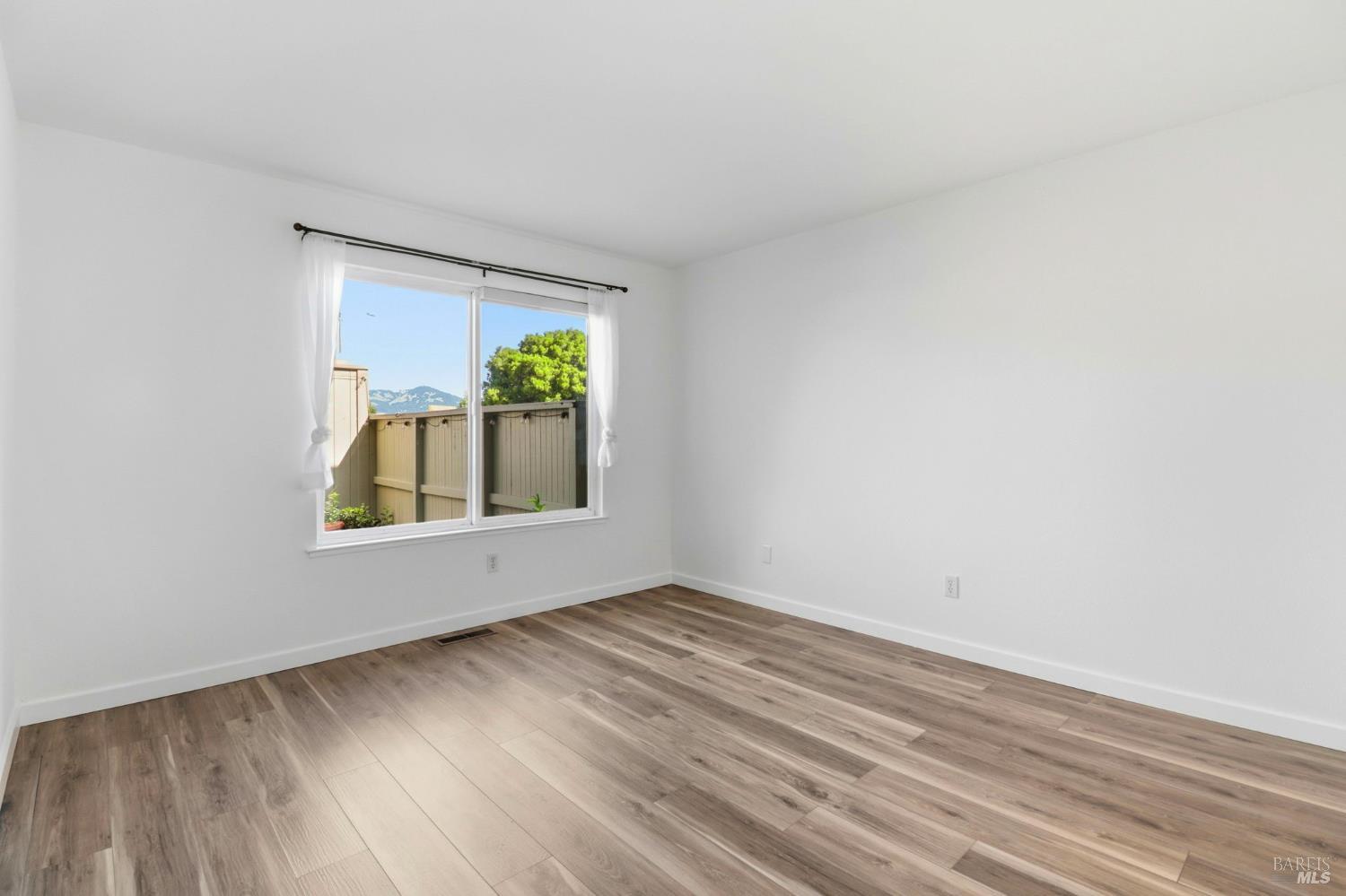 12 Lakeview Court