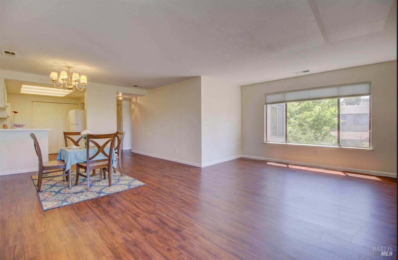 22 Lakeview Court