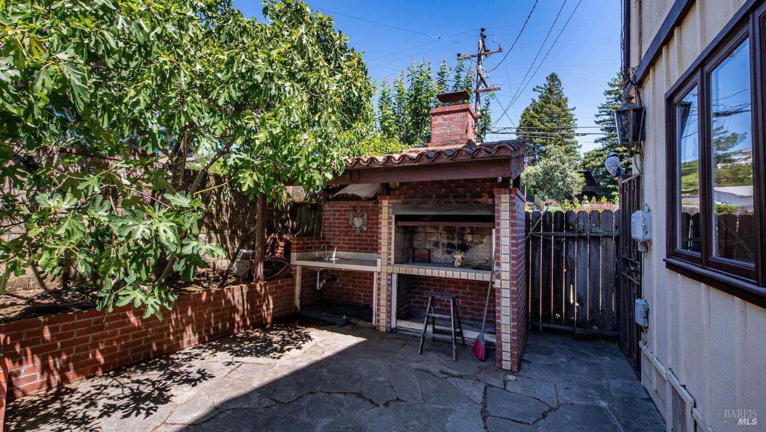 2797 Las Gallinas Avenue