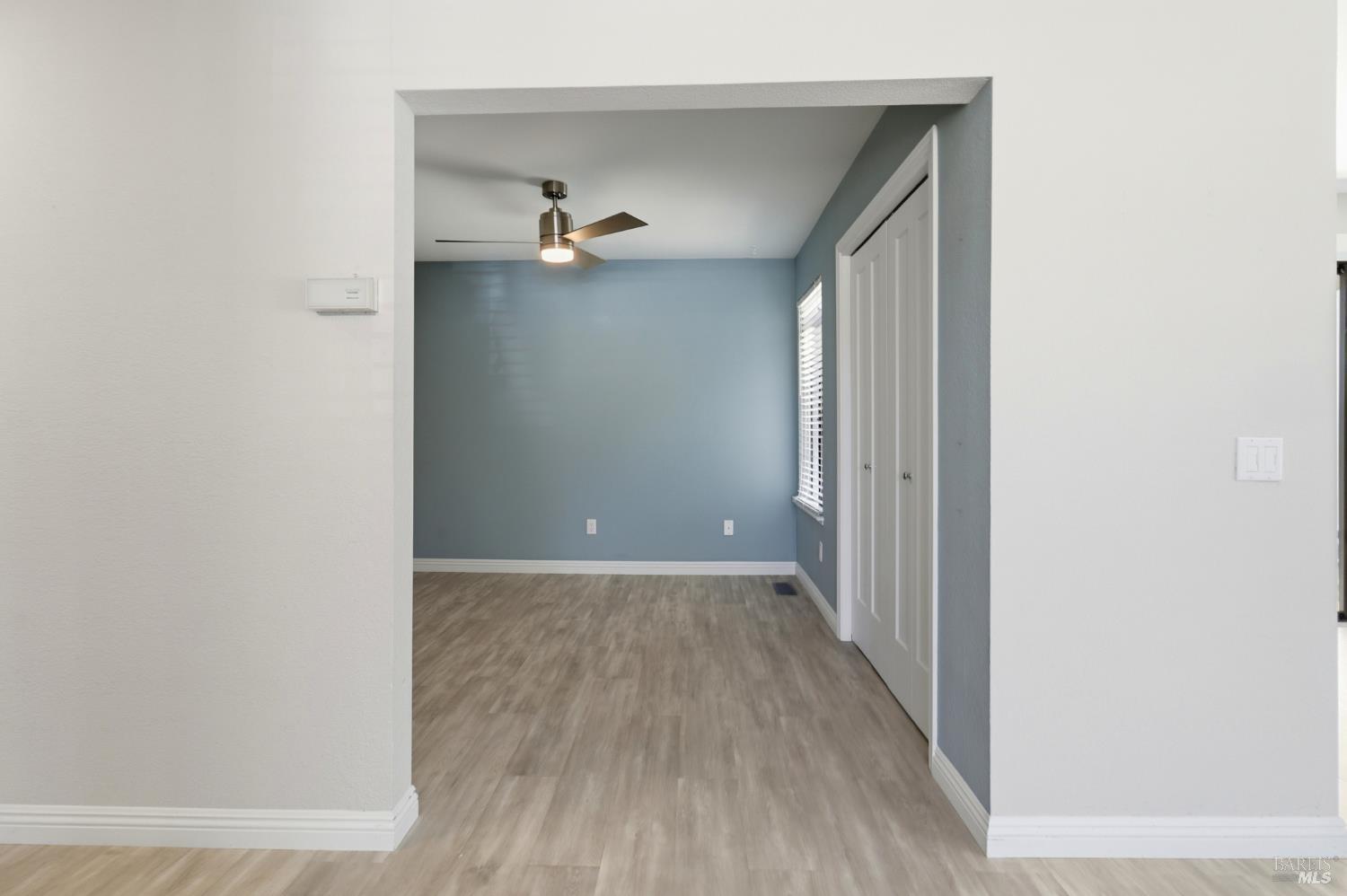 8 Lakeview Court