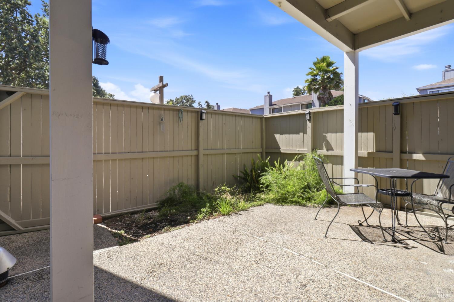 8 Lakeview Court