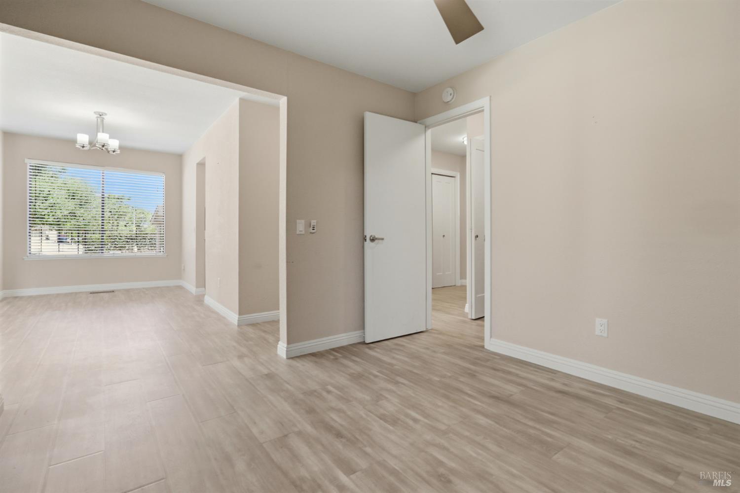 8 Lakeview Court