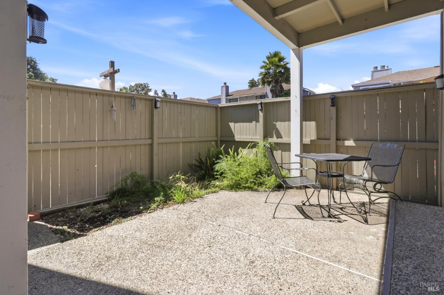 8 Lakeview Court