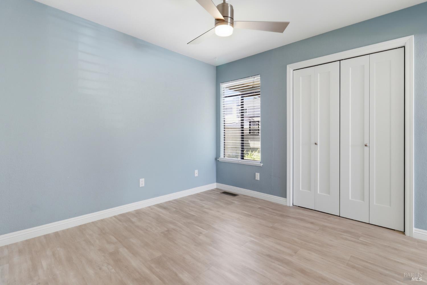 8 Lakeview Court