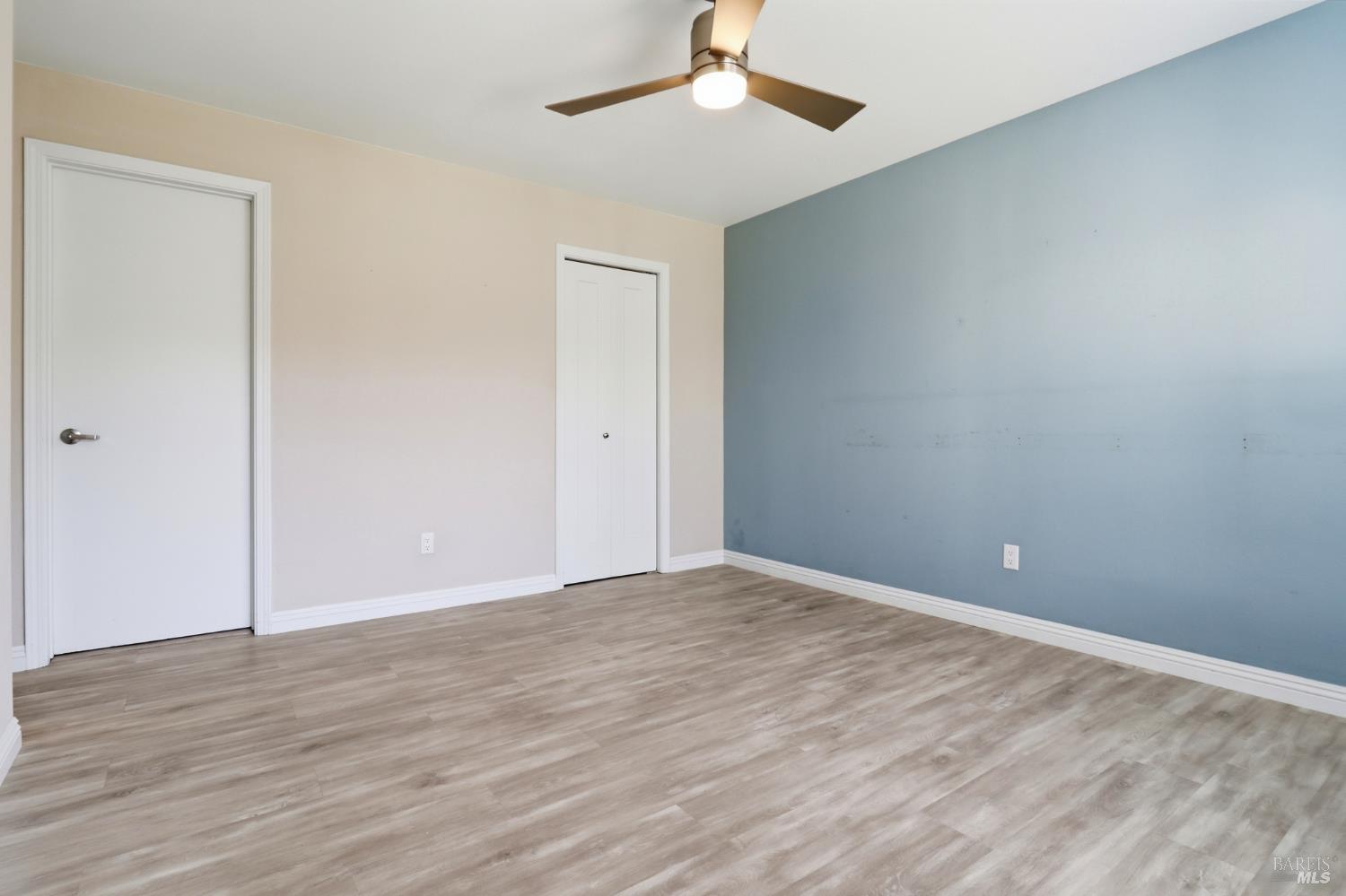 8 Lakeview Court