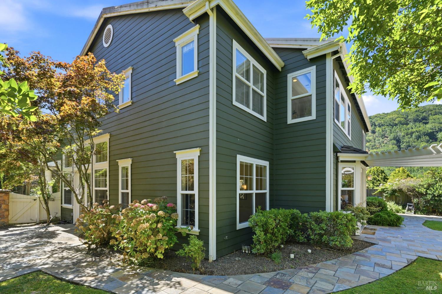 33 Pepper Creek Way