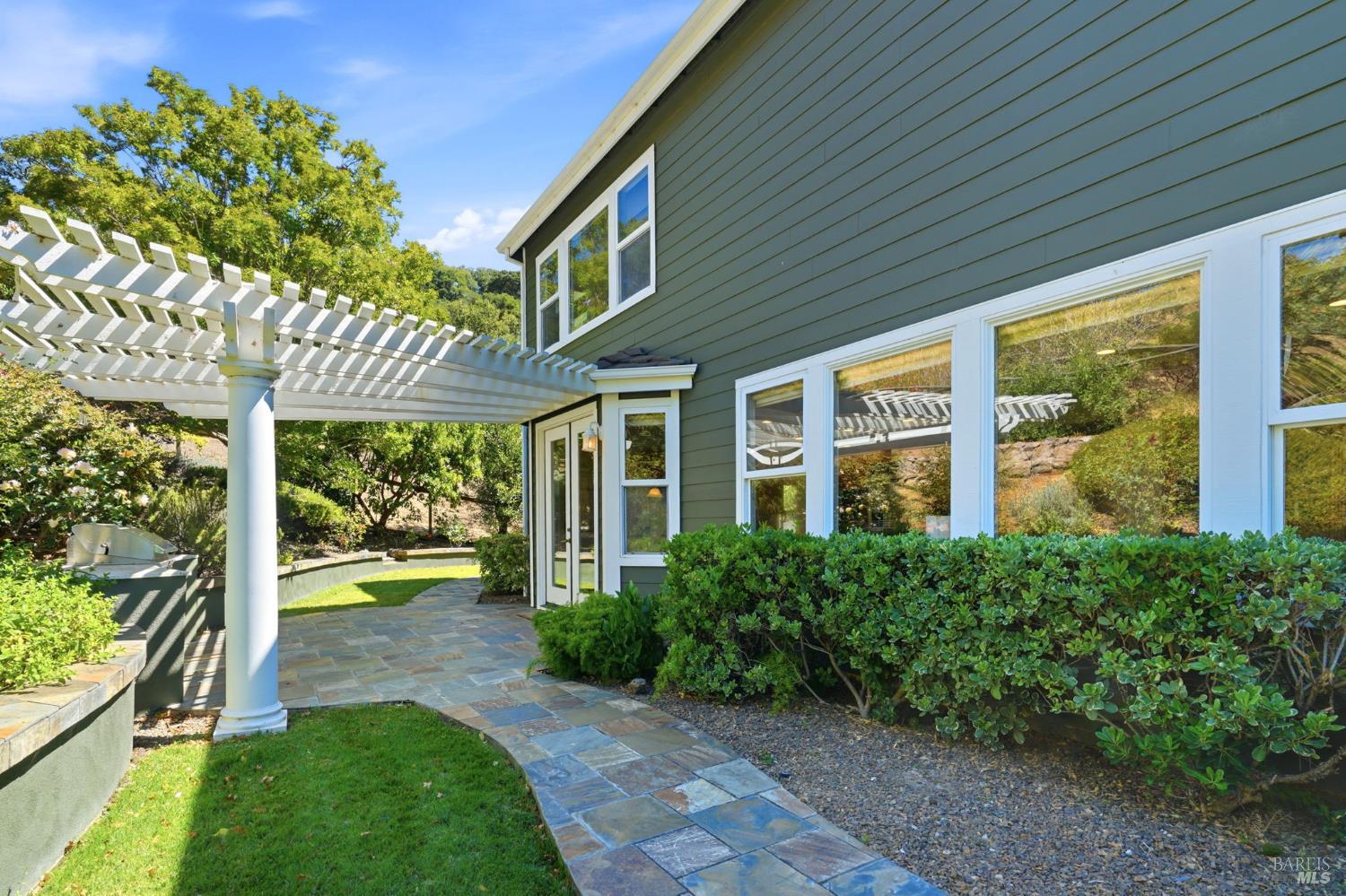 33 Pepper Creek Way