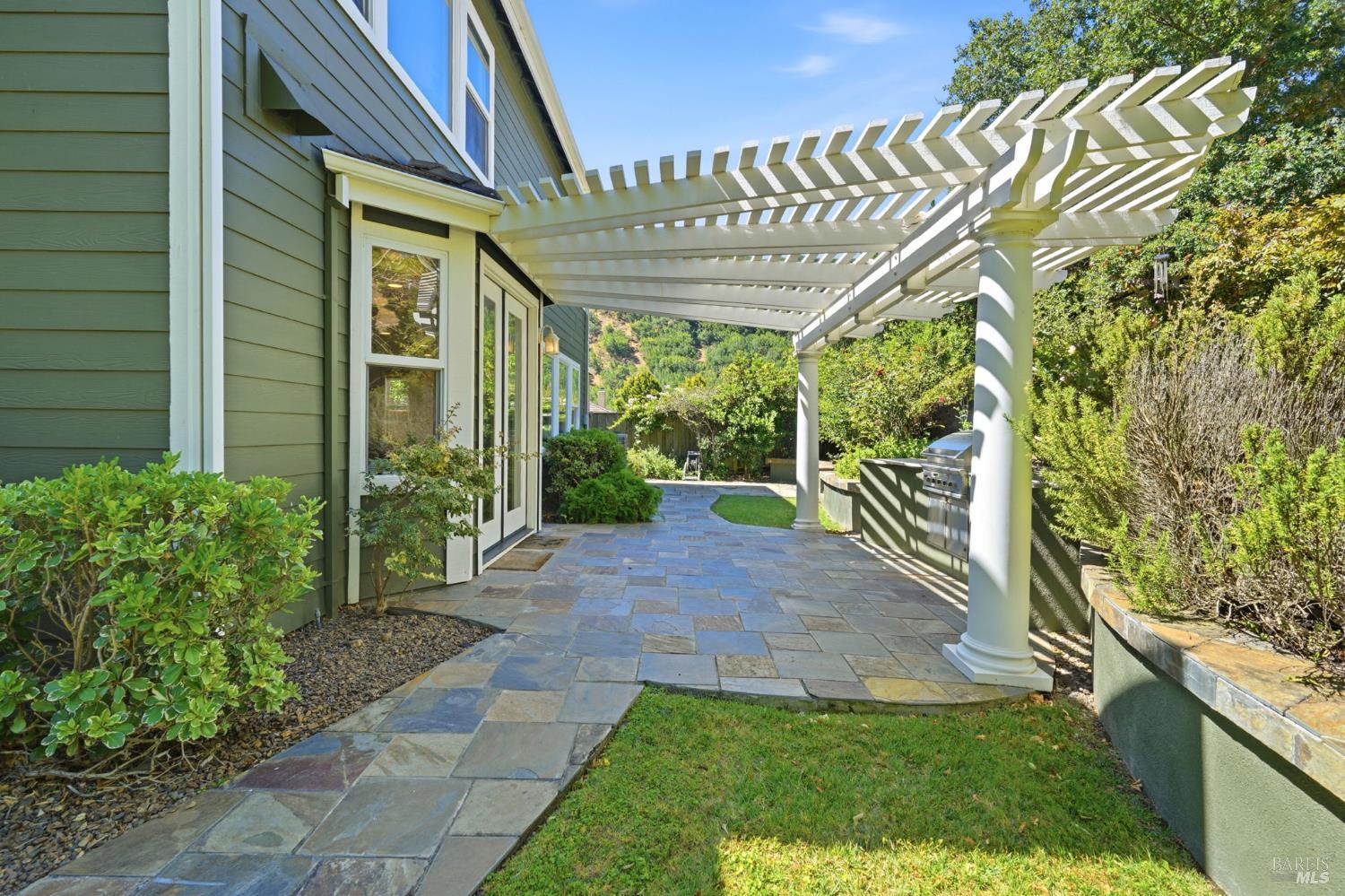 33 Pepper Creek Way