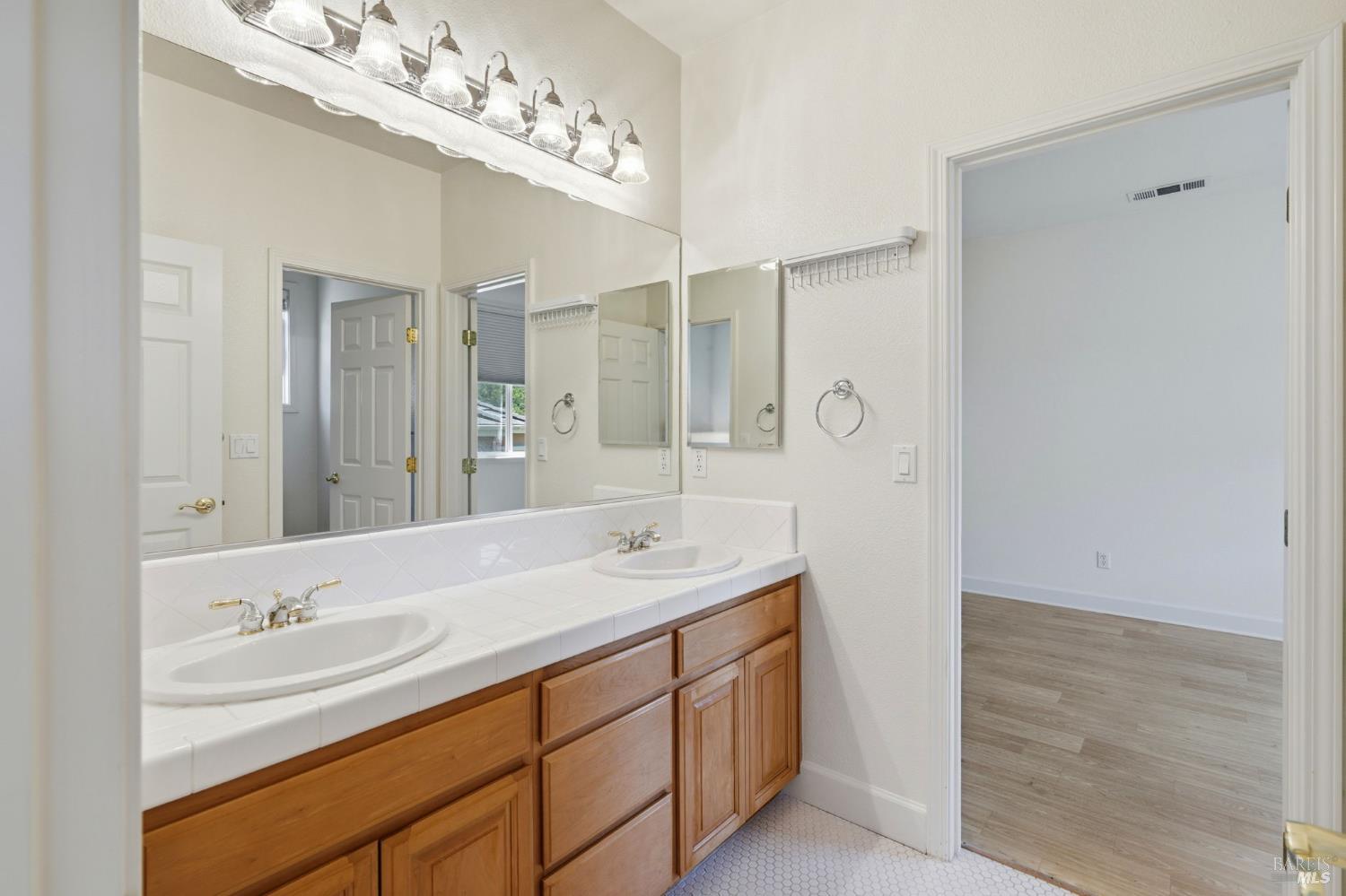 33 Pepper Creek Way