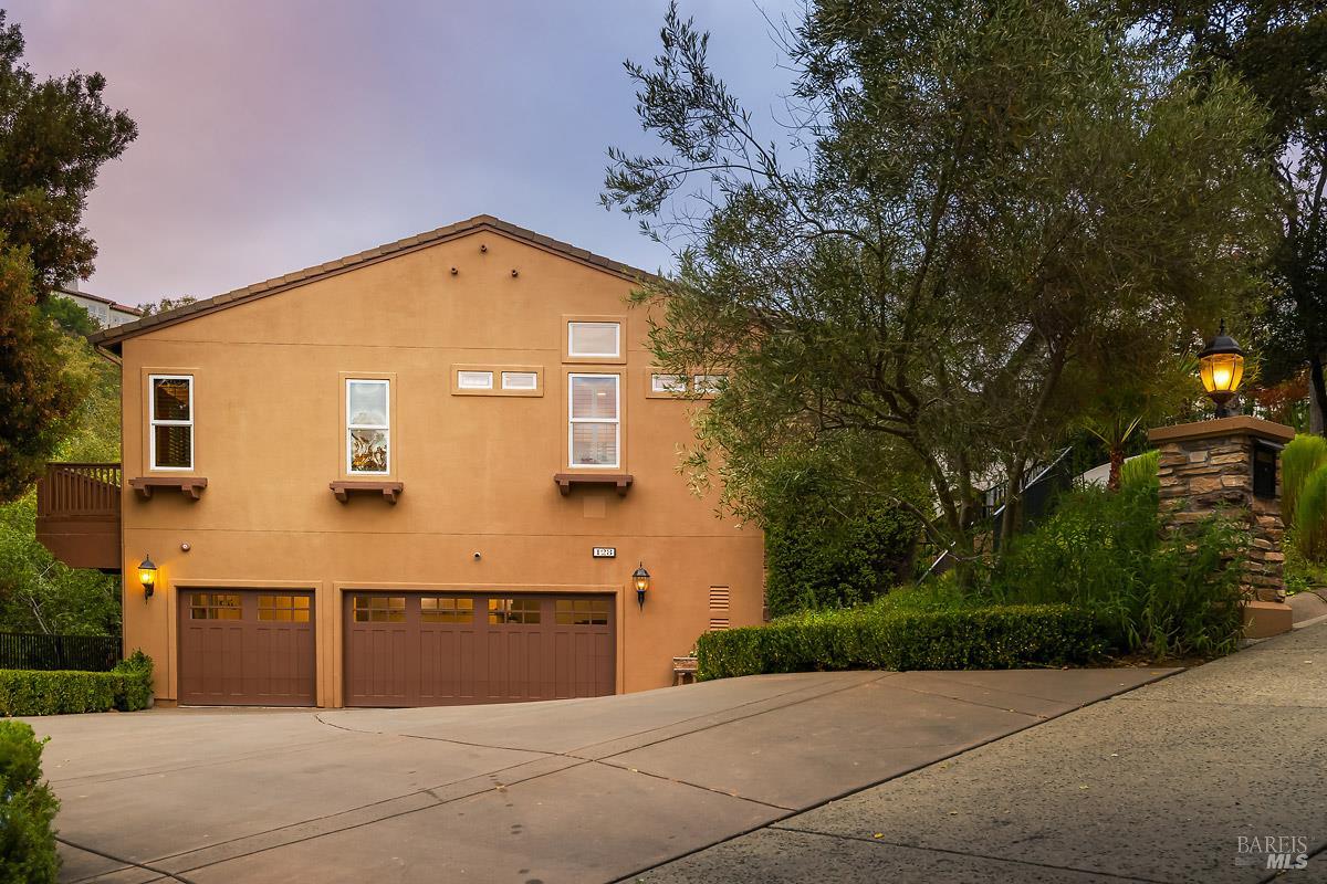 128 Stonetree Lane