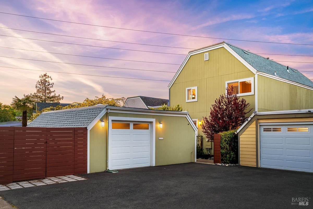 2811 Topaz Drive