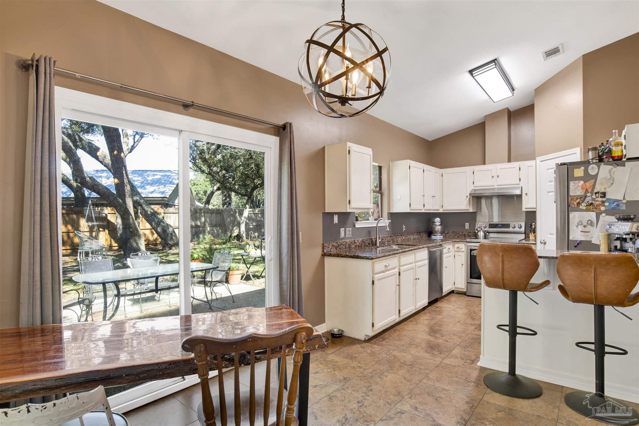 2817 Summertree Ln