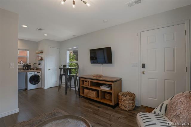 8169 E 28th Place