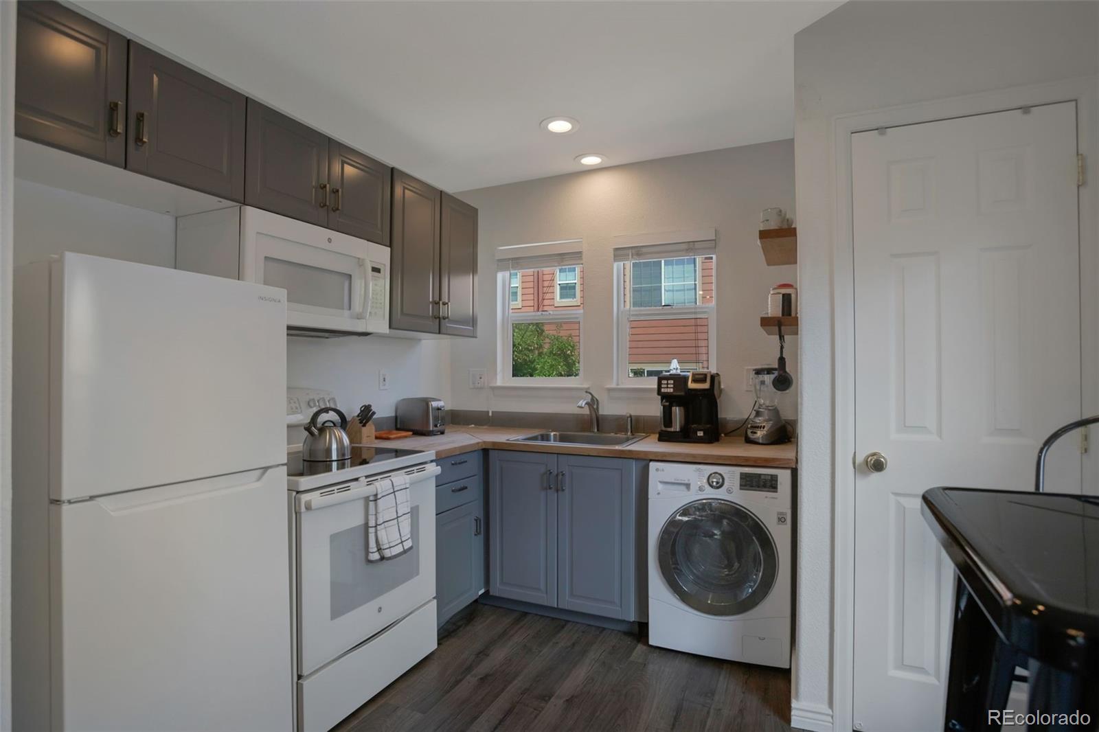8169 E 28th Place