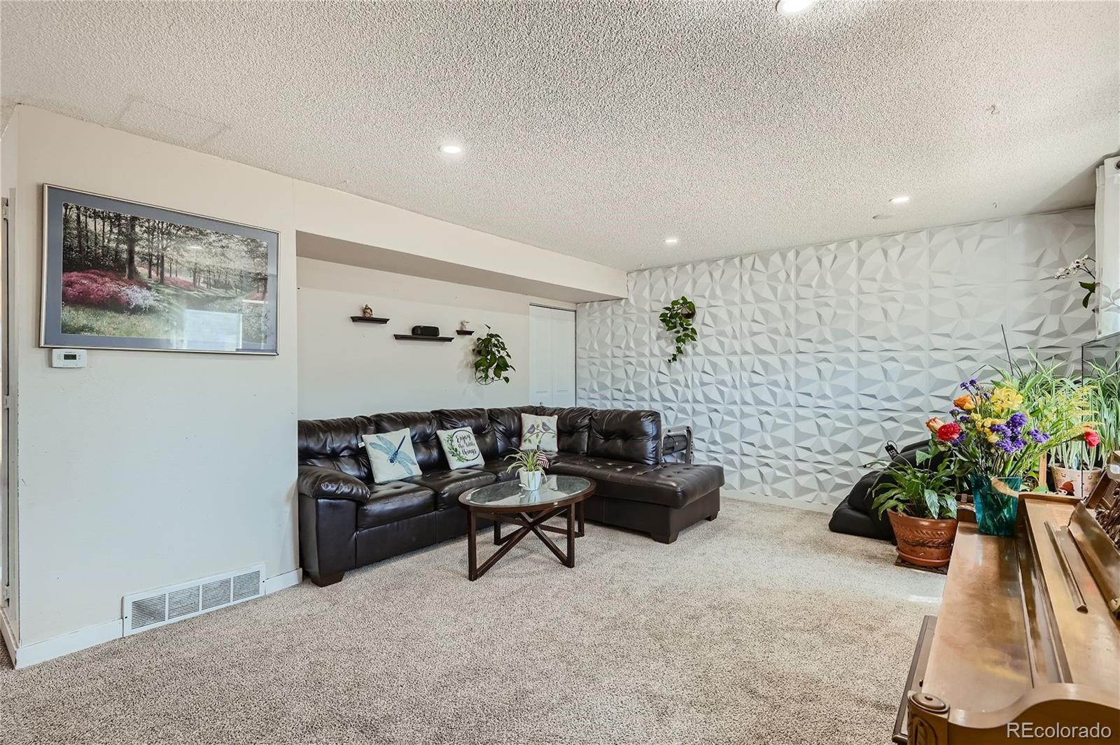 8743 Santa Fe Drive