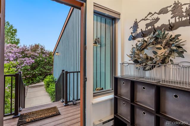 112 W Sunlight Court
