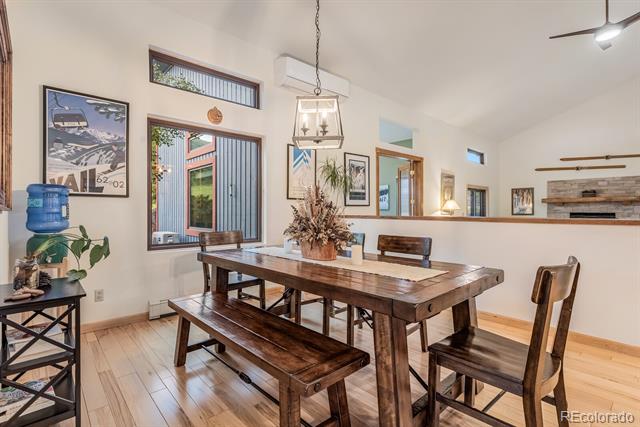 112 W Sunlight Court