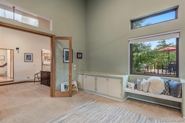 112 W Sunlight Court