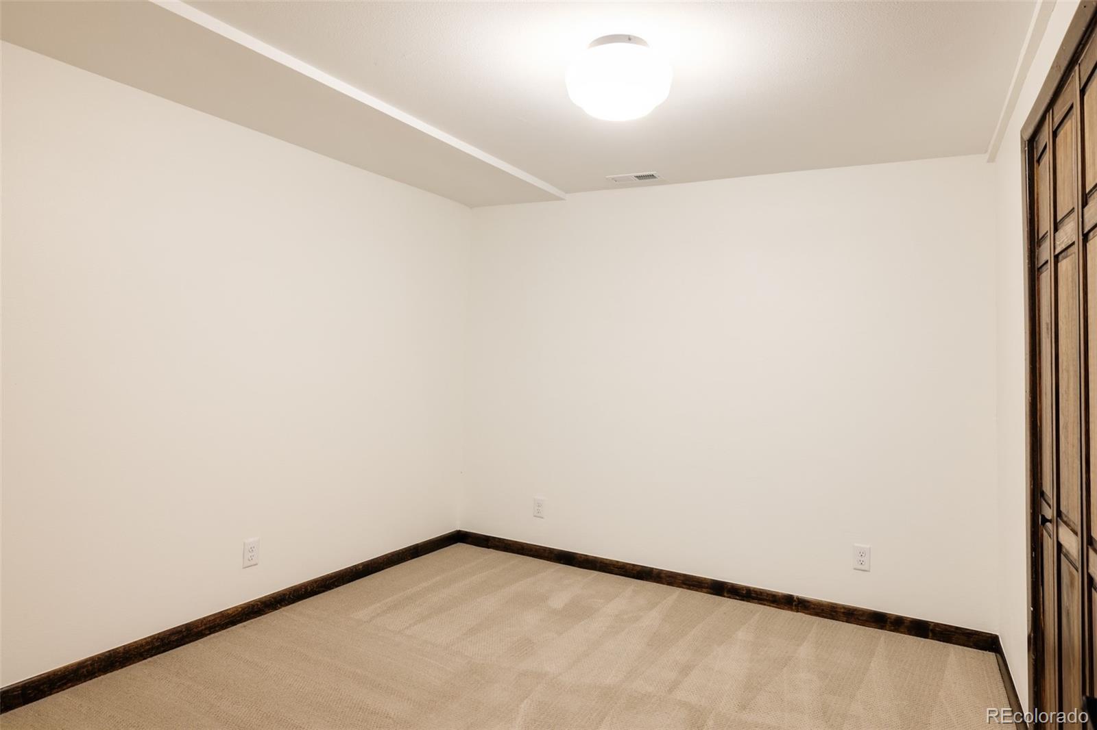3380 S Oak Court