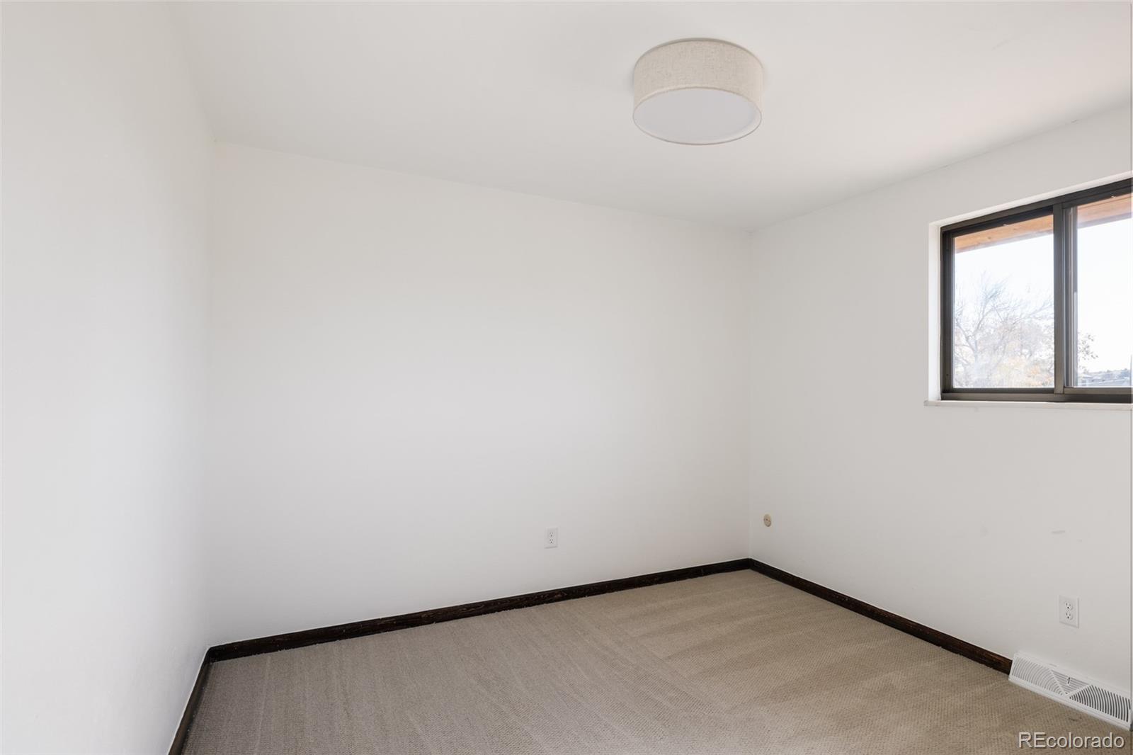 3380 S Oak Court