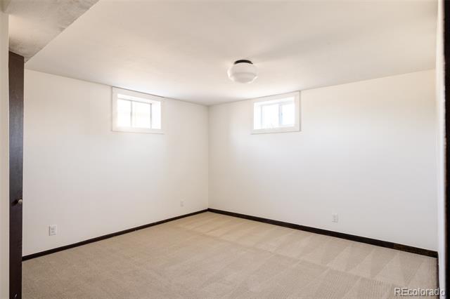 3380 S Oak Court