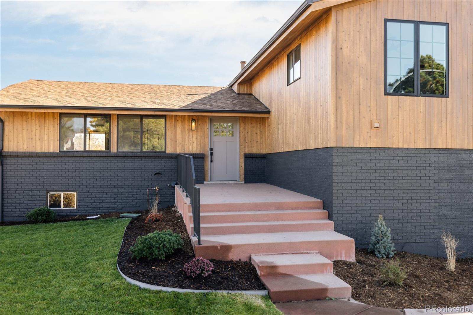 3380 S Oak Court