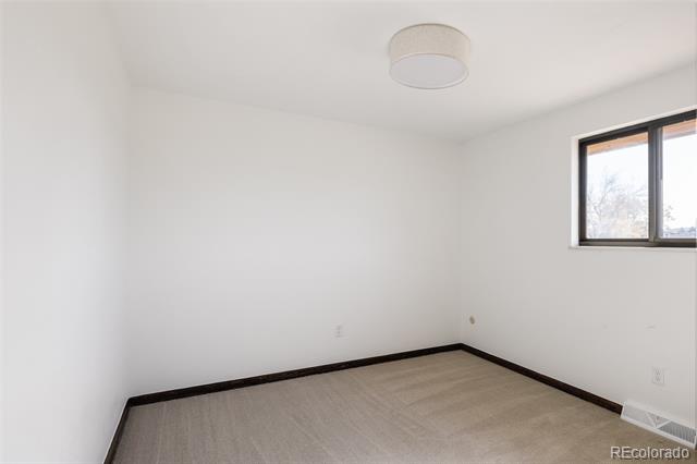 3380 S Oak Court