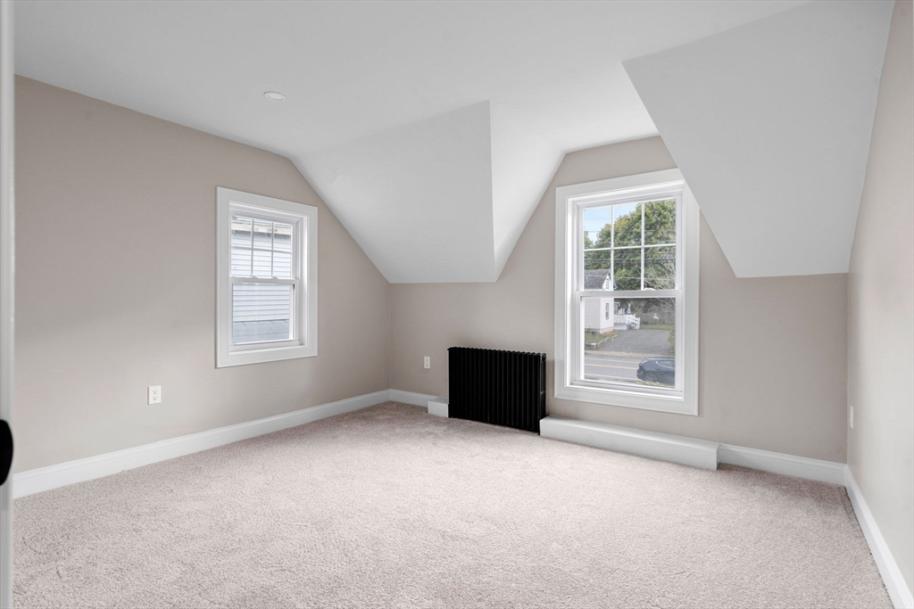 35-1/2 Hobart St