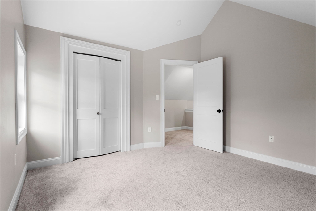 35-1/2 Hobart St