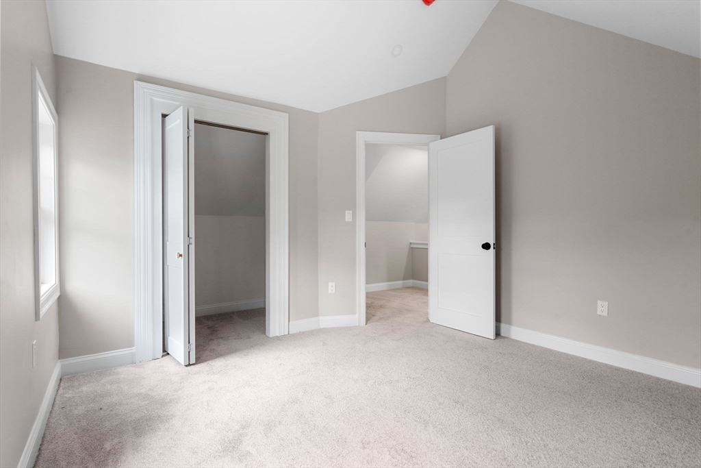 35-1/2 Hobart St