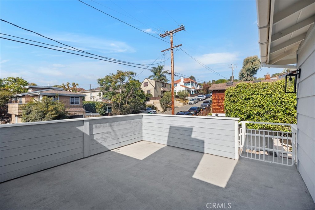 1800 Glenneyre Street