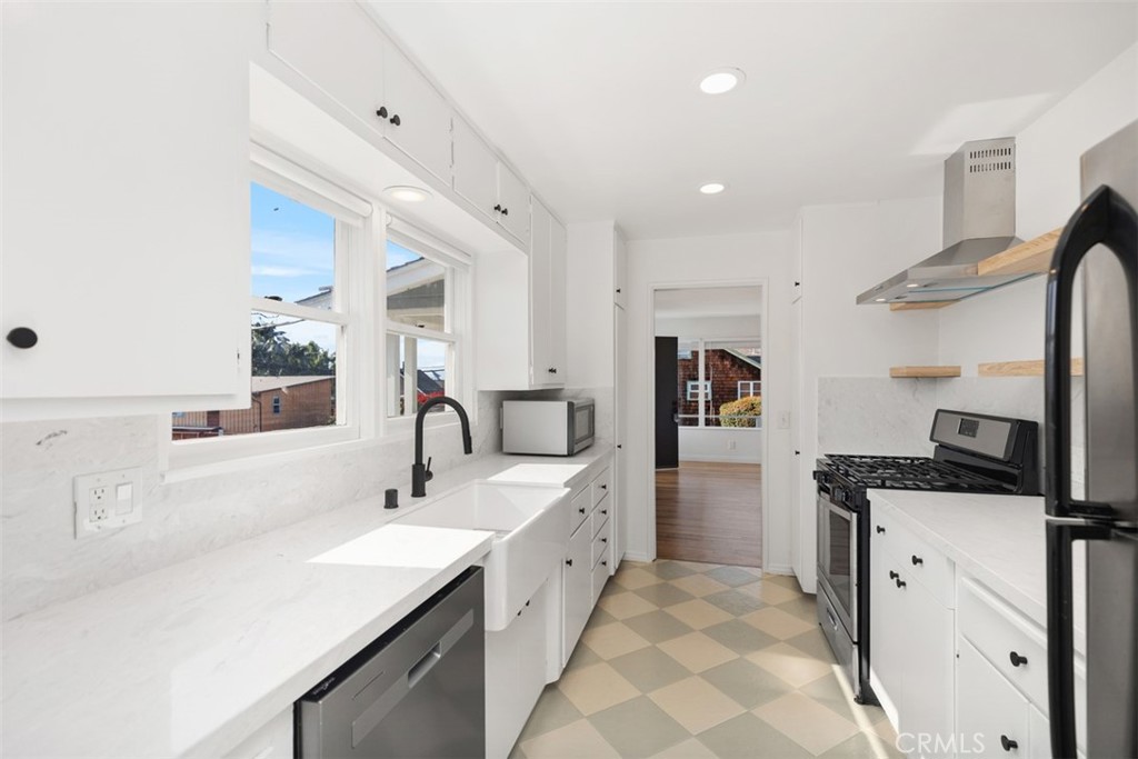 1800 Glenneyre Street