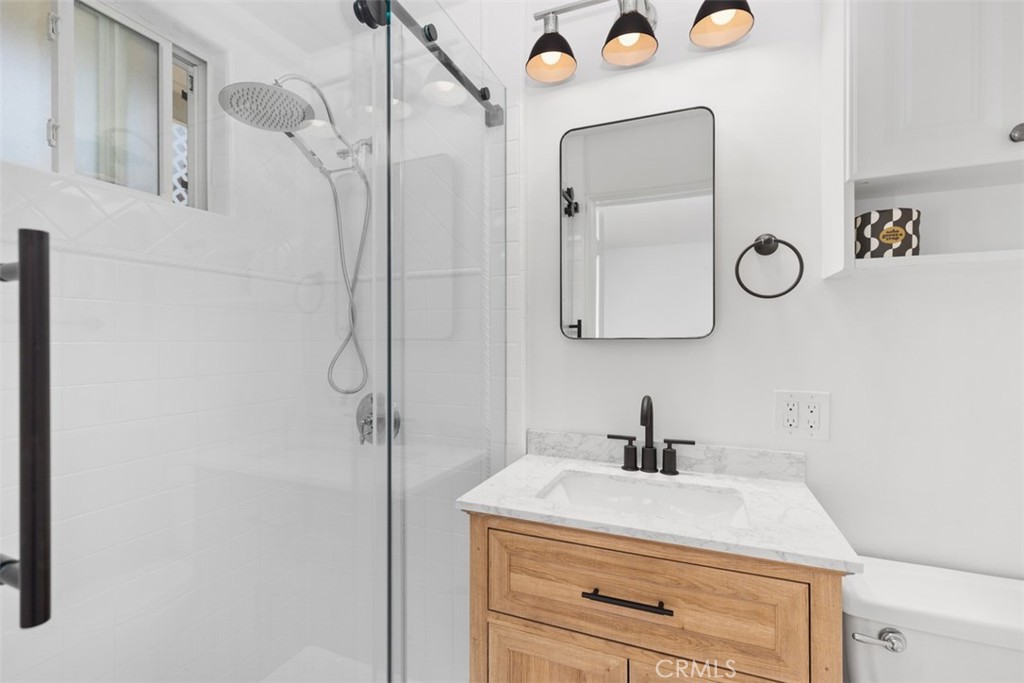 1800 Glenneyre Street