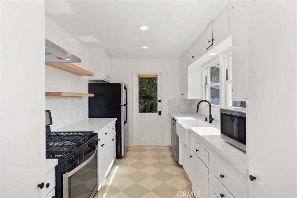 1800 Glenneyre Street