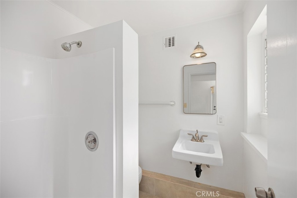 1800 Glenneyre Street