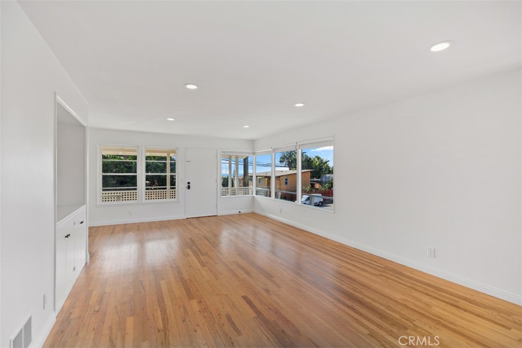 1800 Glenneyre Street