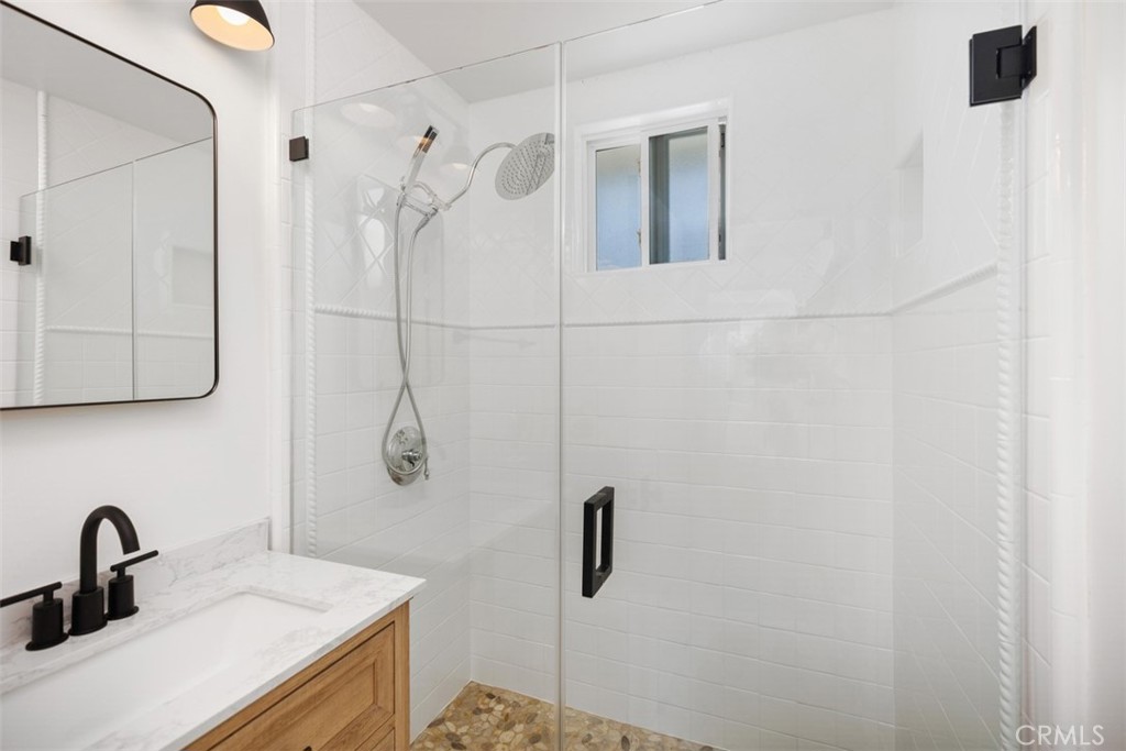 1800 Glenneyre Street