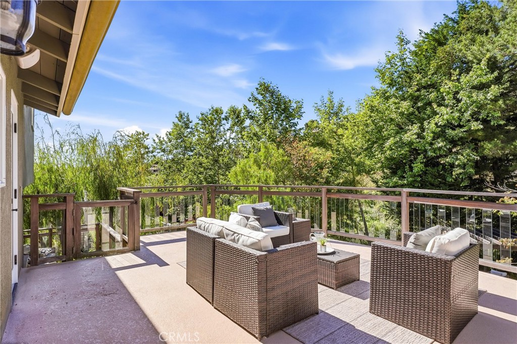 980 Bluebird Canyon