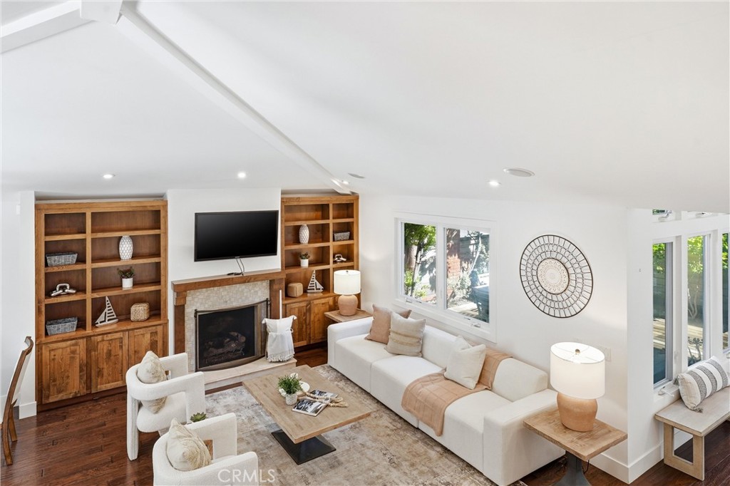 980 Bluebird Canyon