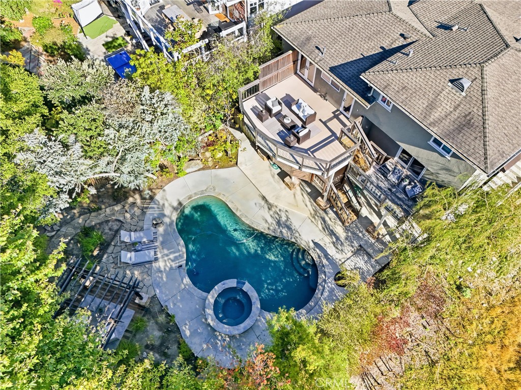 980 Bluebird Canyon