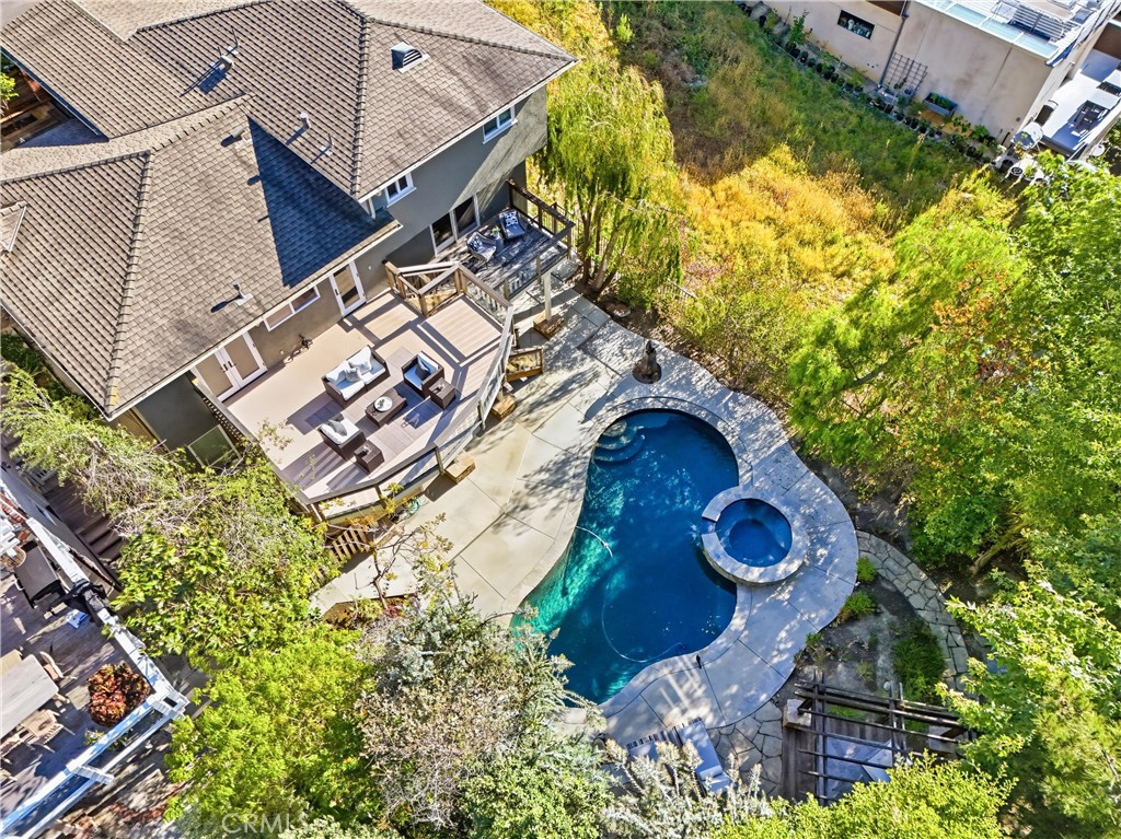 980 Bluebird Canyon
