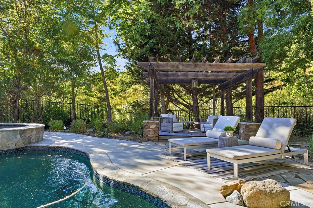 980 Bluebird Canyon