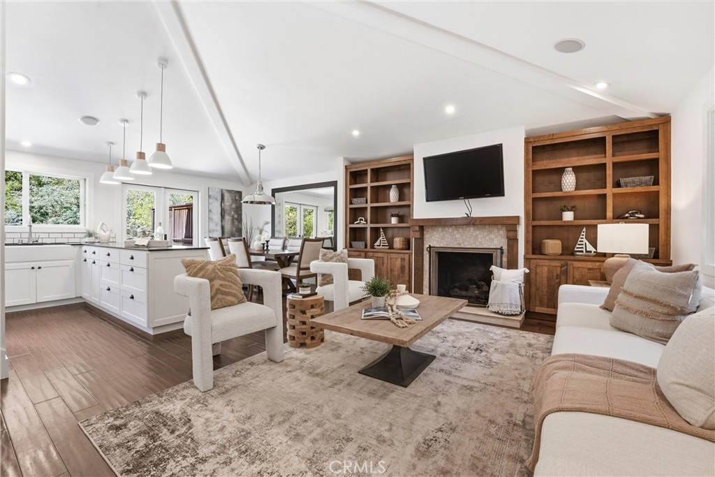 980 Bluebird Canyon