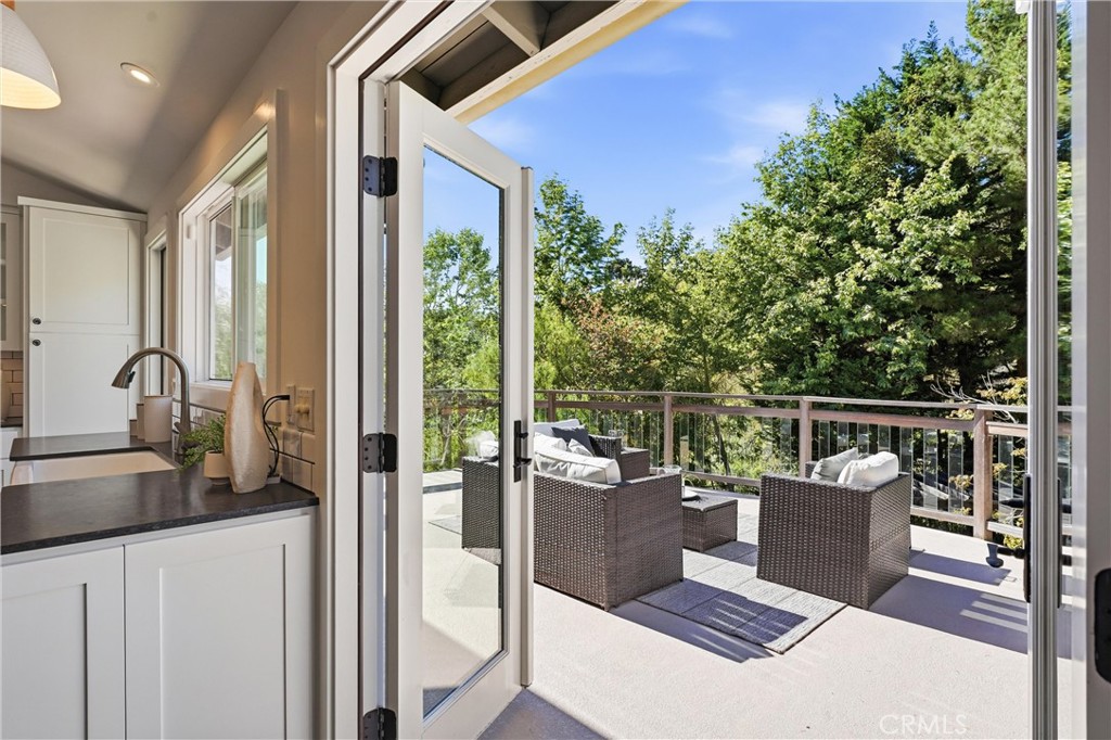 980 Bluebird Canyon
