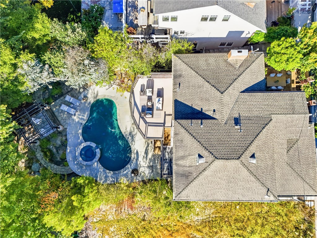 980 Bluebird Canyon