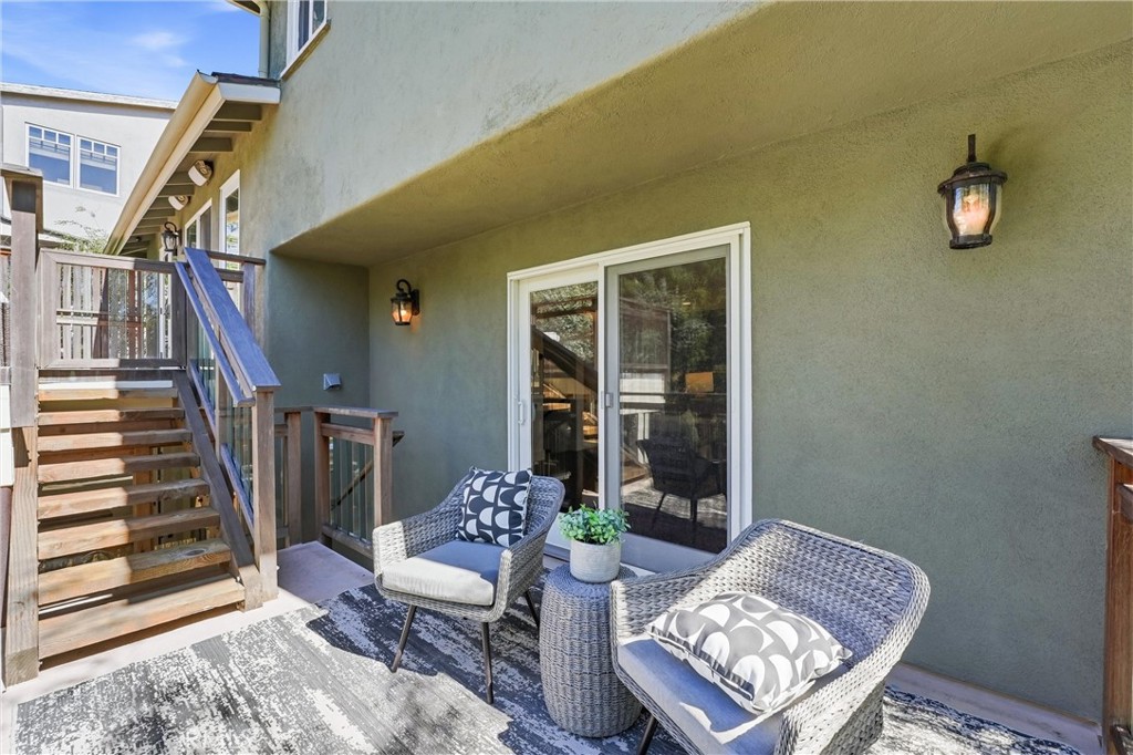 980 Bluebird Canyon