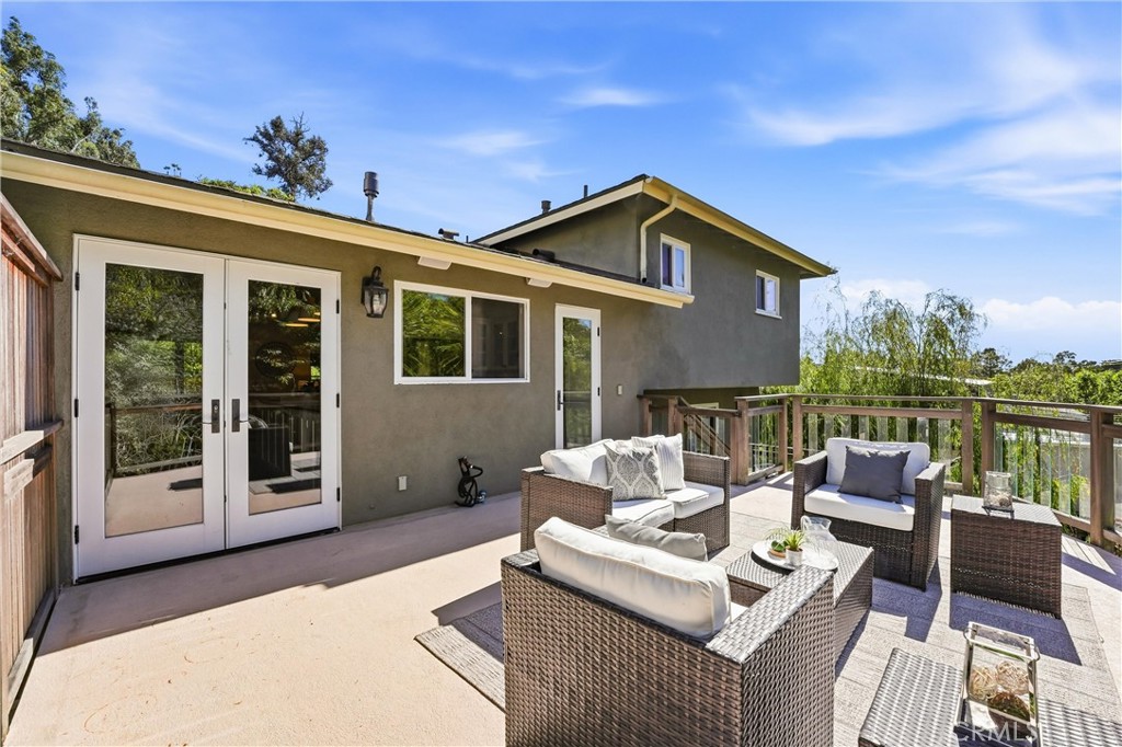 980 Bluebird Canyon