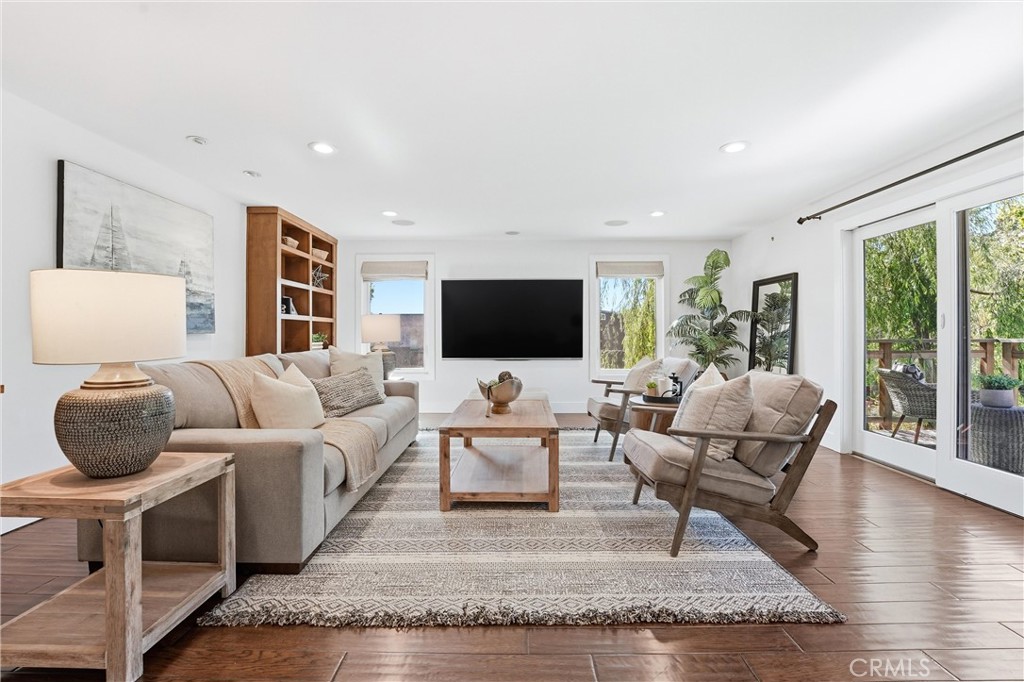 980 Bluebird Canyon