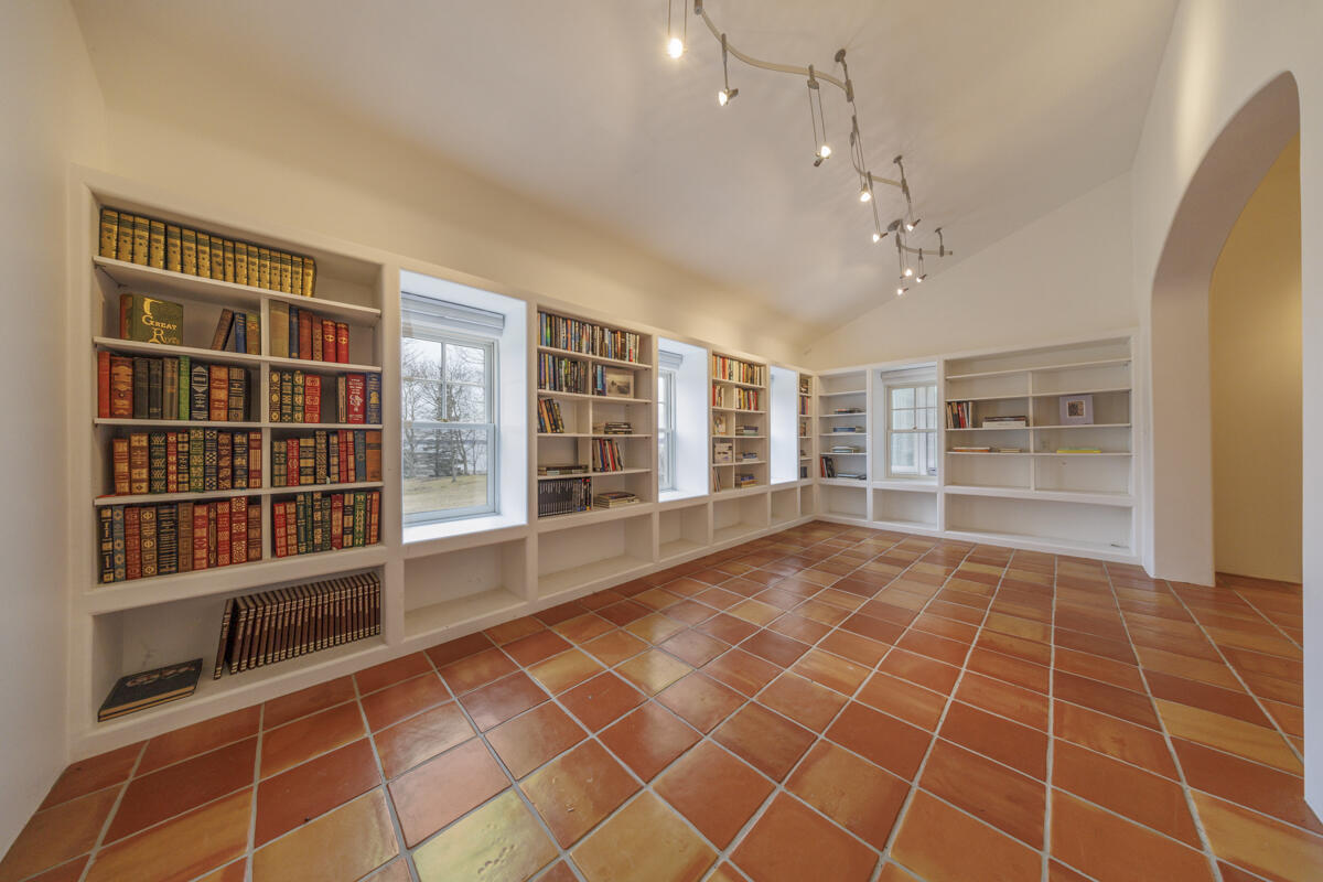 48 Oak Point Road