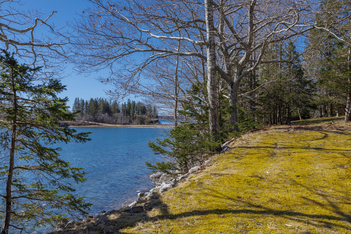 48 Oak Point Road